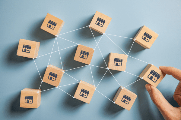 photo of blocks with franchise icons all connecting showing effective franchise link building