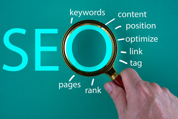 Checklist graphic highlighting on-page SEO checklist items like titles and meta tags